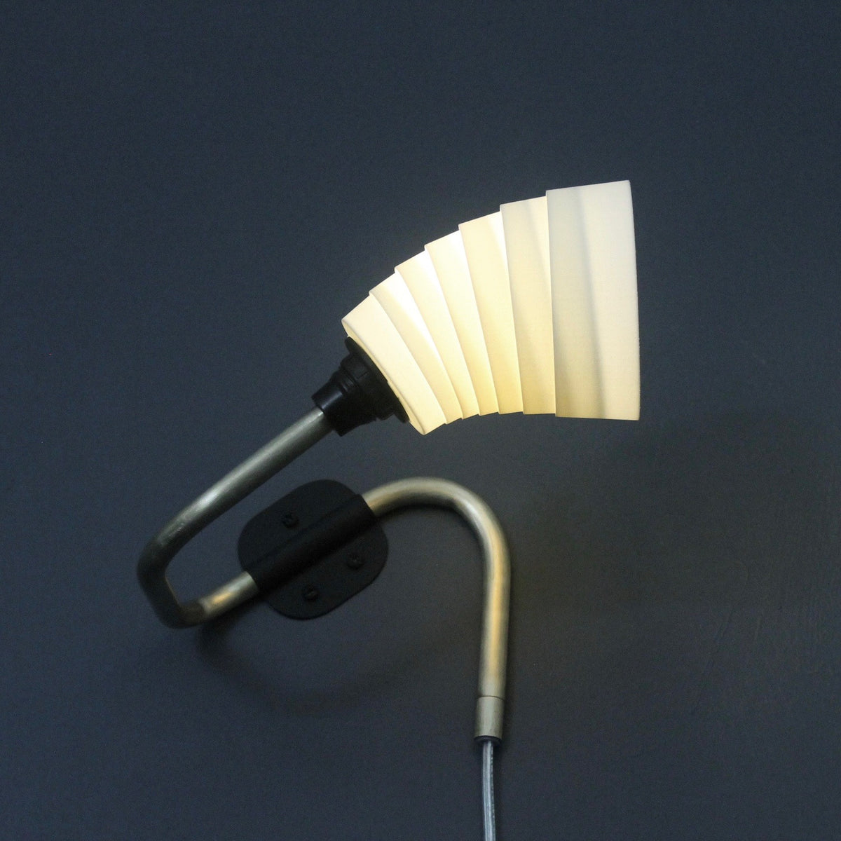 Whip 100-130 Wall Lamp S
