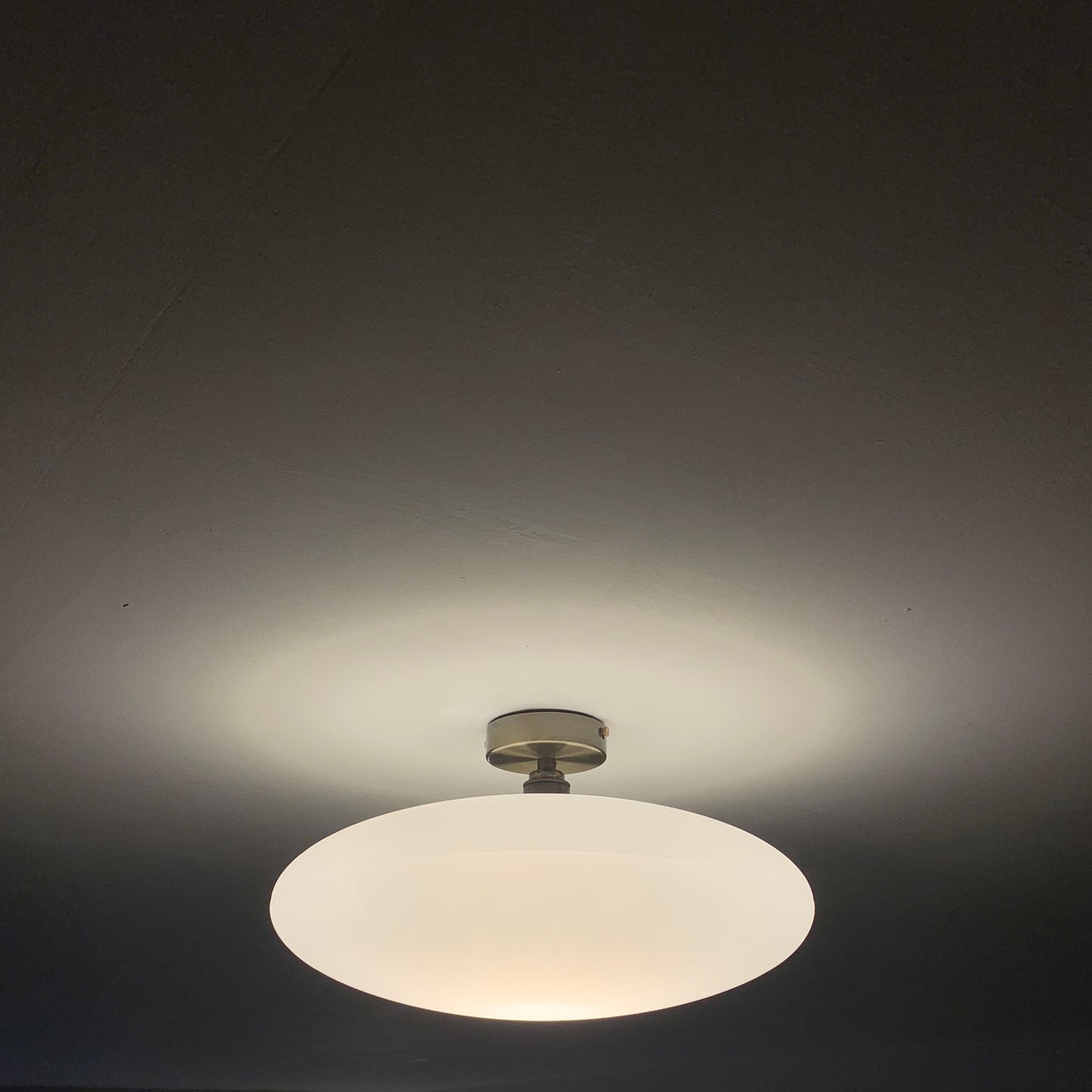 Flush ceiling light fitting