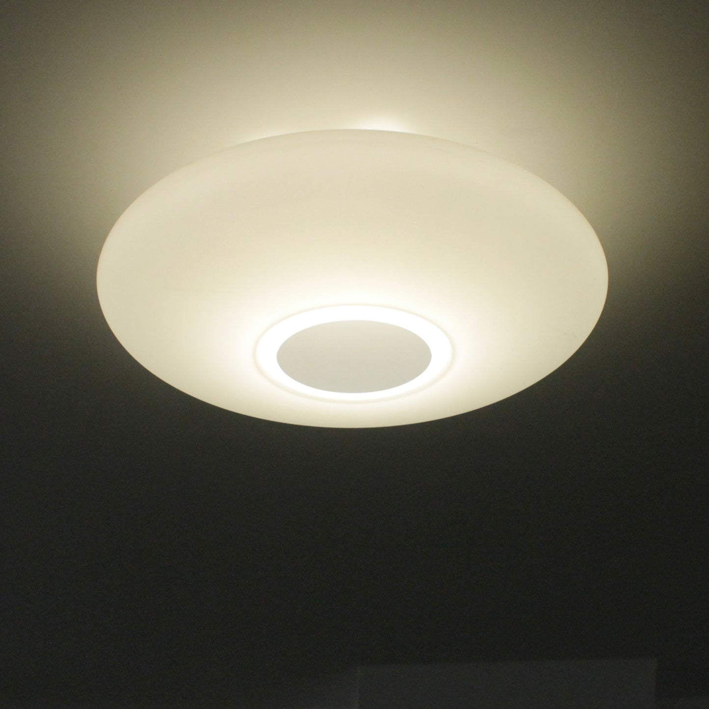 Flush ceiling-wall light fitting