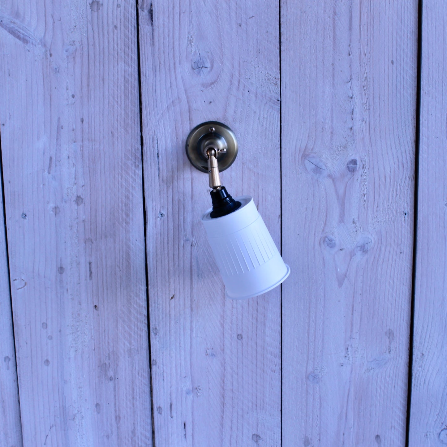 Noodle wall lamp with tilt