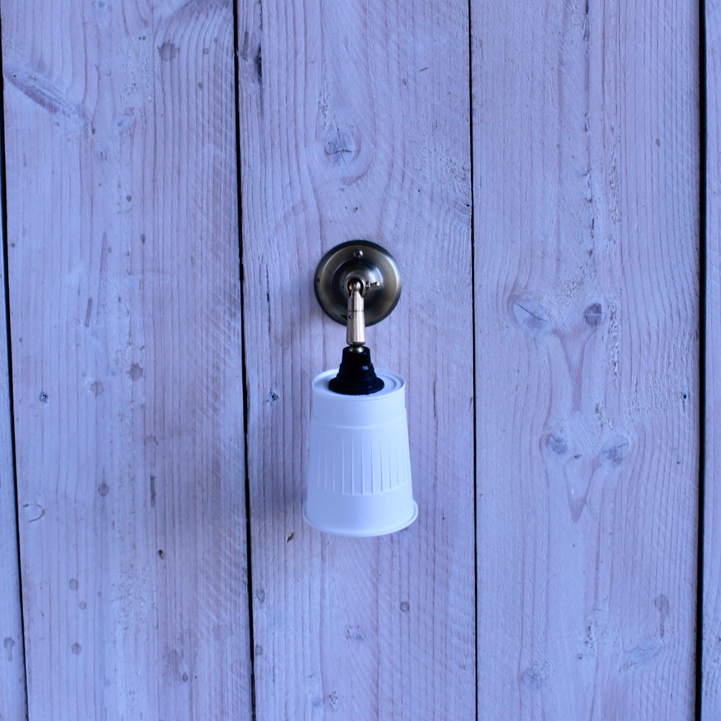Noodle wall lamp with tilt