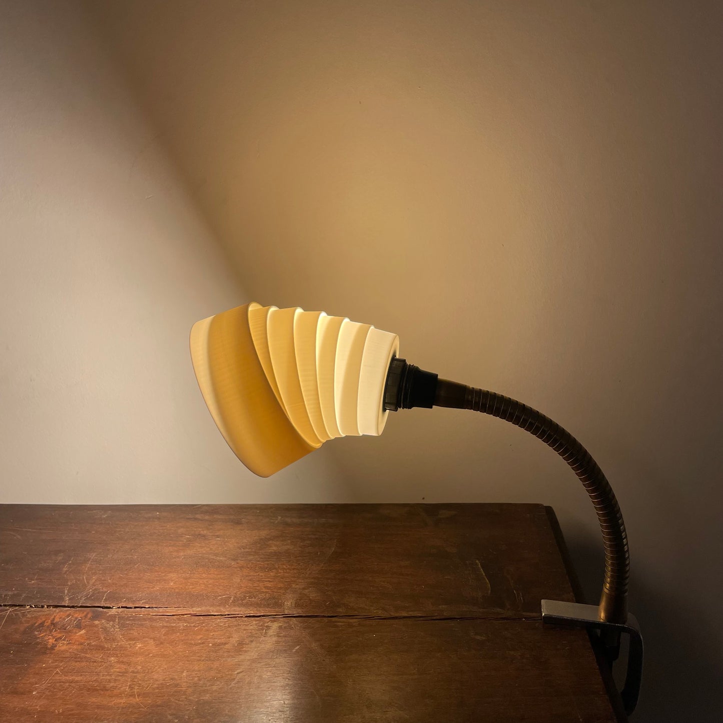 Whip 100-140 clamp lamp